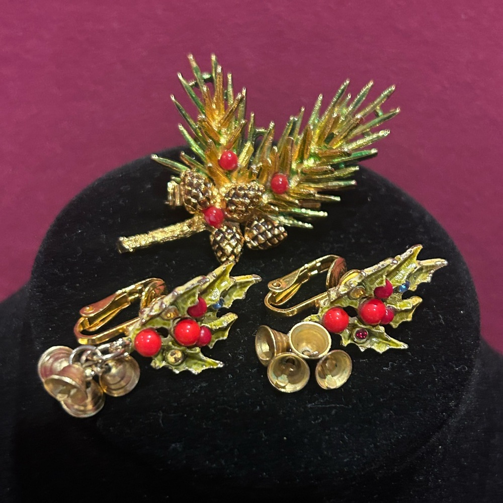 HOLIDAY🎄🎄ART Arthur Pepper Pinecone Berries BROOCH/EARRINGS SET